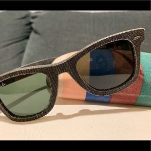 Ray-Ban Wayfarer-sunglasses w/case. Authentic